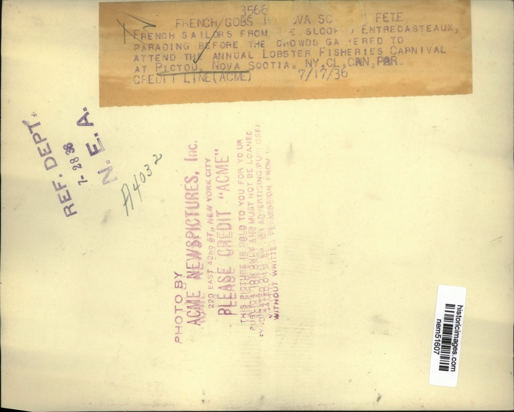 1936 Press Photo French sailors from Sloop D'Entrecasteaux at Canadian parade