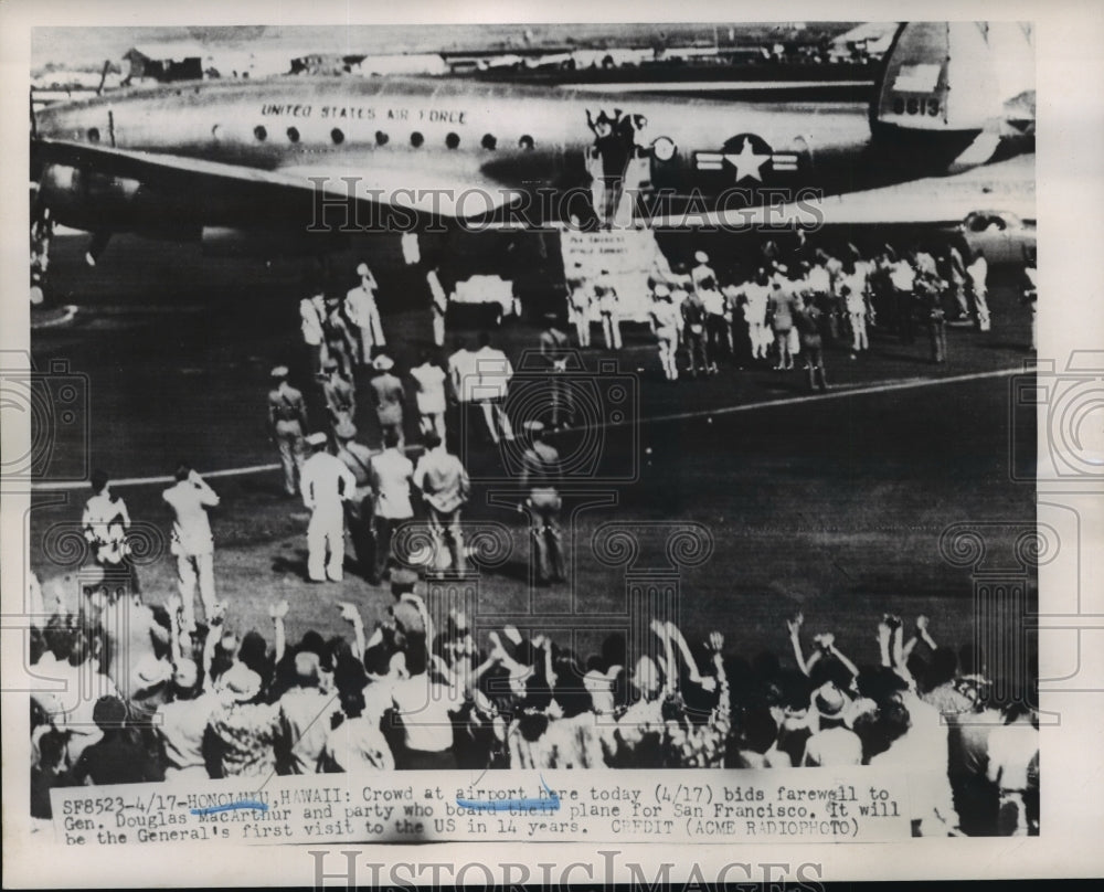 1951 Press Photo Honolulu Hawaii Crowds farewell to Gen Douglas MacArthur