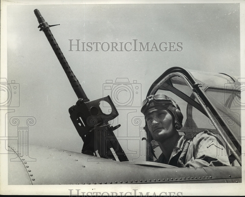 1941 Press Photo Private F. R. Schroeder at Fort Briggs - nem51898