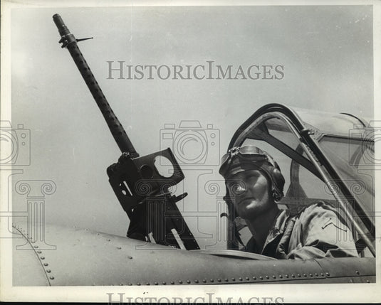 1941 Press Photo Private F. R. Schroeder at Fort Briggs - nem51898