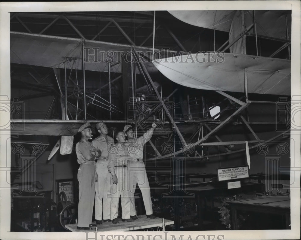 1947 Press Photo National Air races competitors view American first Army Plane