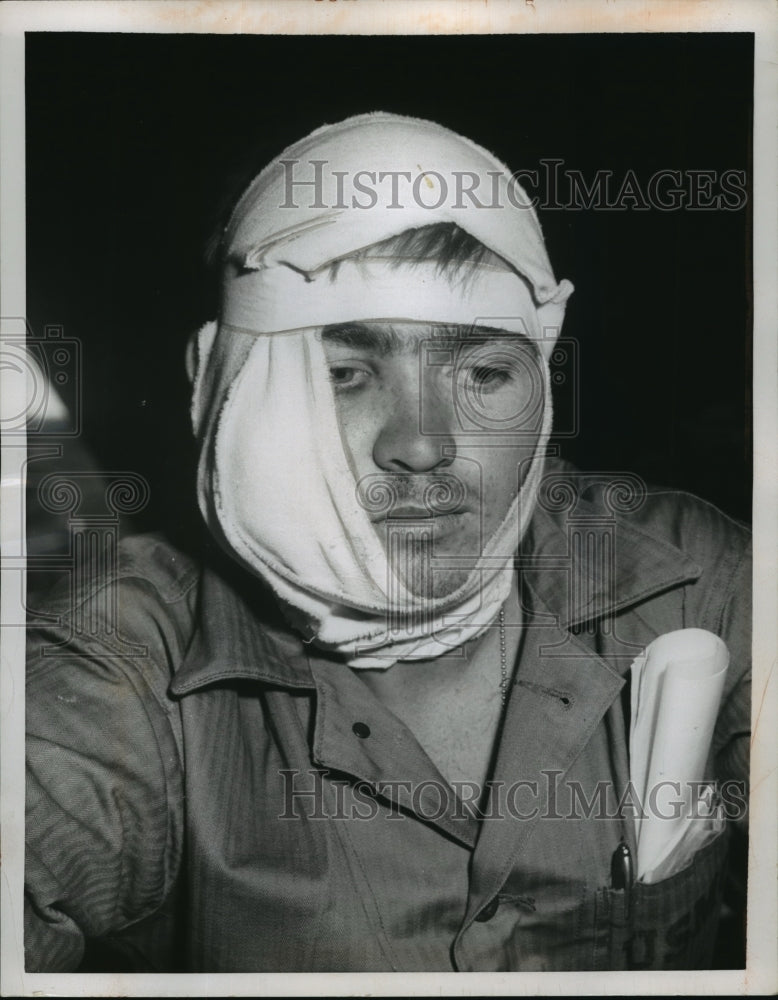1952 Press Photo Sgt John Peterson as he is evacuated from the Korean Front