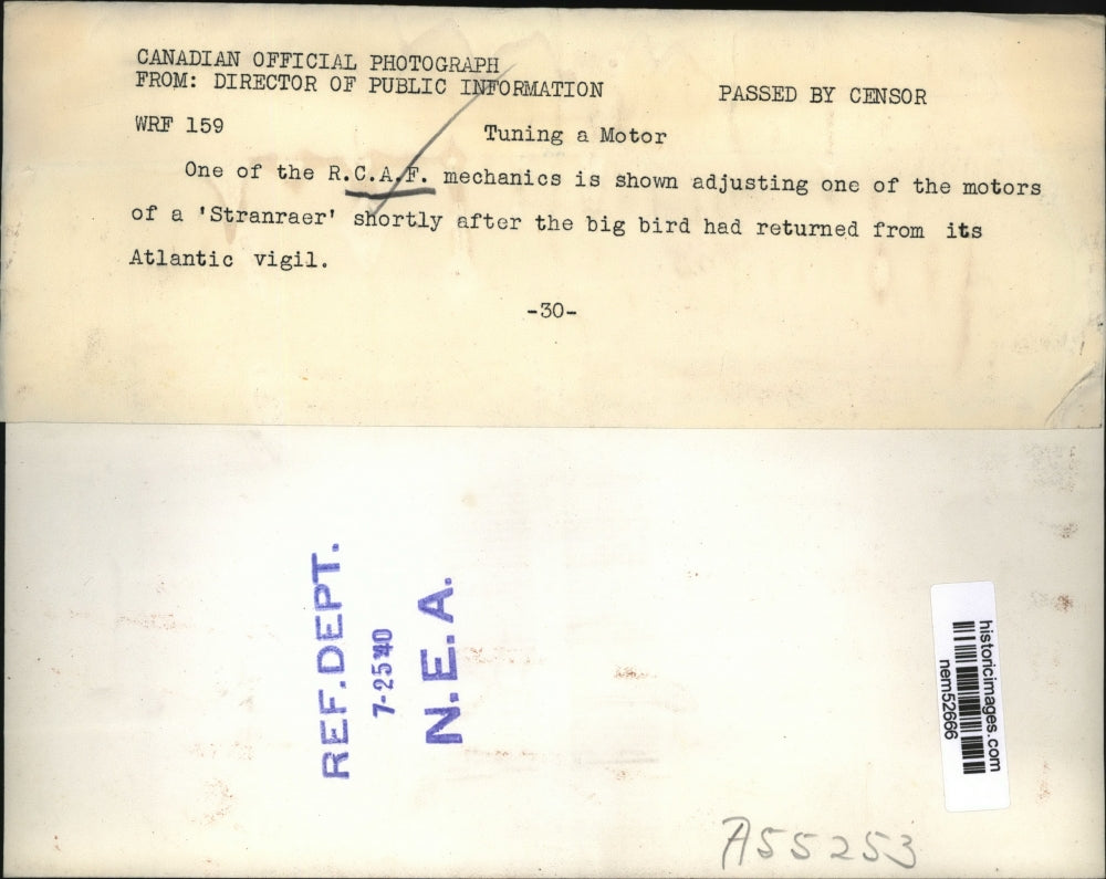 1940 Press Photo Mechanics of R.C.A.F. adjust the motors of a 'Stranraer'