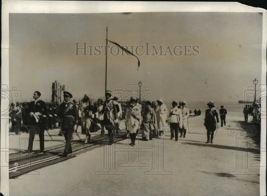 1931 Press Photo The Princess of Piedmont Mary and Humbert land in Pontile- Historic Images