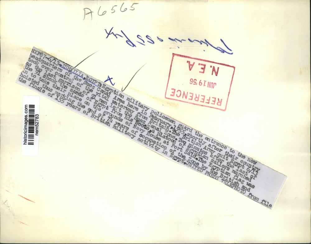 1956 Press Photo Egyptian military policemen guard entrance to the Suez Canal