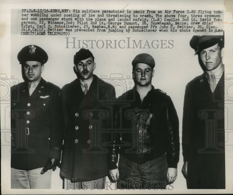 Load image into Gallery viewer, 1916 Press Photo Three Crewmen One Passenger of C-82 Flying Boxcar Parachute
