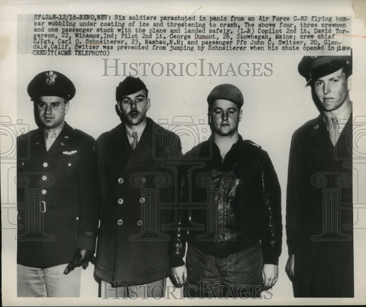 1916 Press Photo Three Crewmen One Passenger of C-82 Flying Boxcar Parachute