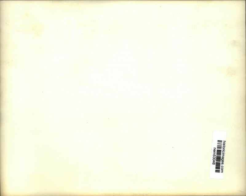 Load image into Gallery viewer, Press Photo Capitol Royal officers held Red prisoners in Wonsan Street
