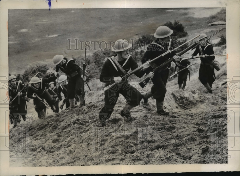 1940 Press Photo British Sailors during bayonet training in East Coast Base