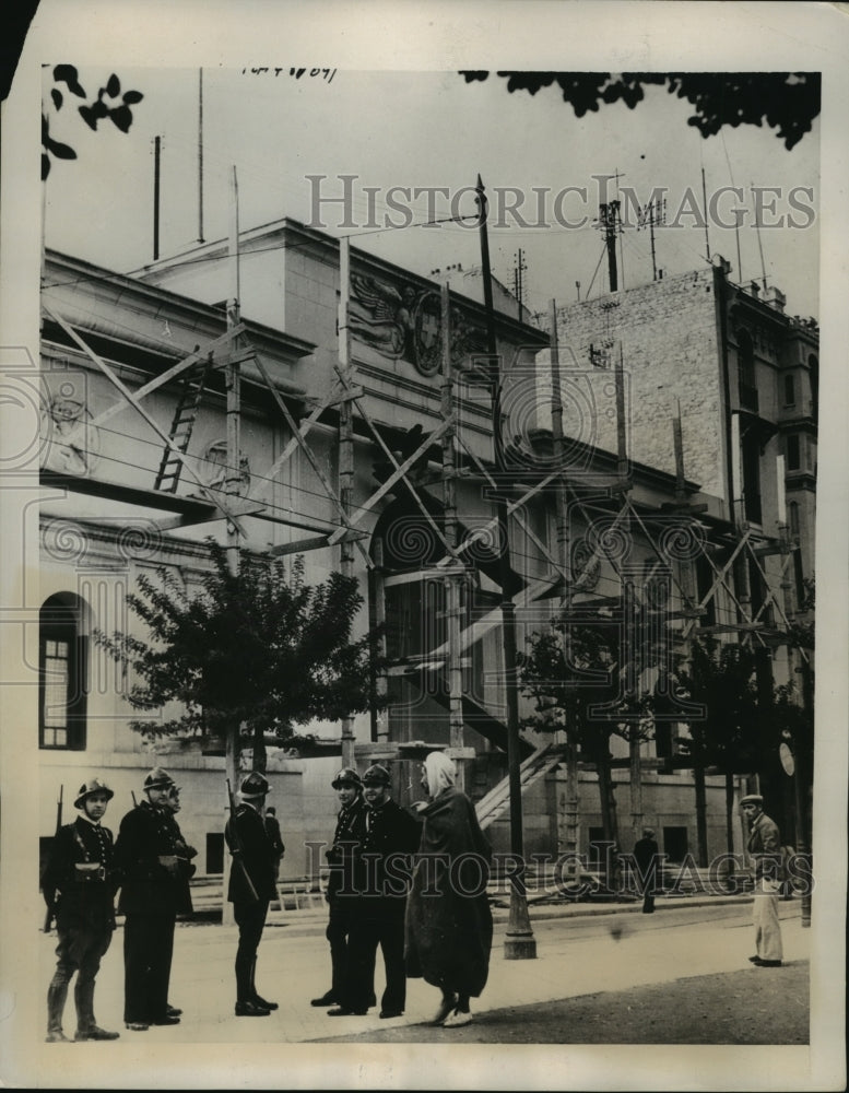 1938 Press Photo Guards stand guard outside Italian Consulate in Tunis