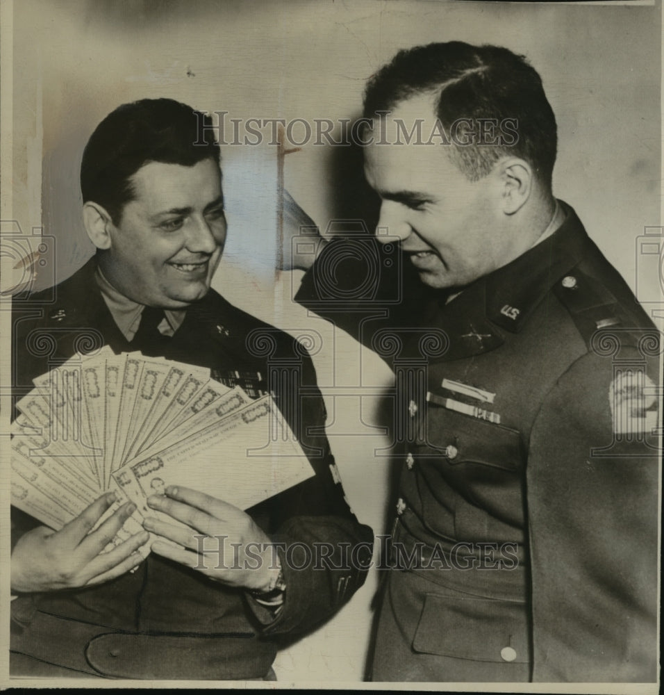 1948 Press Photo Staff Sergeant Milliard Uthman holds United States Savings Bond