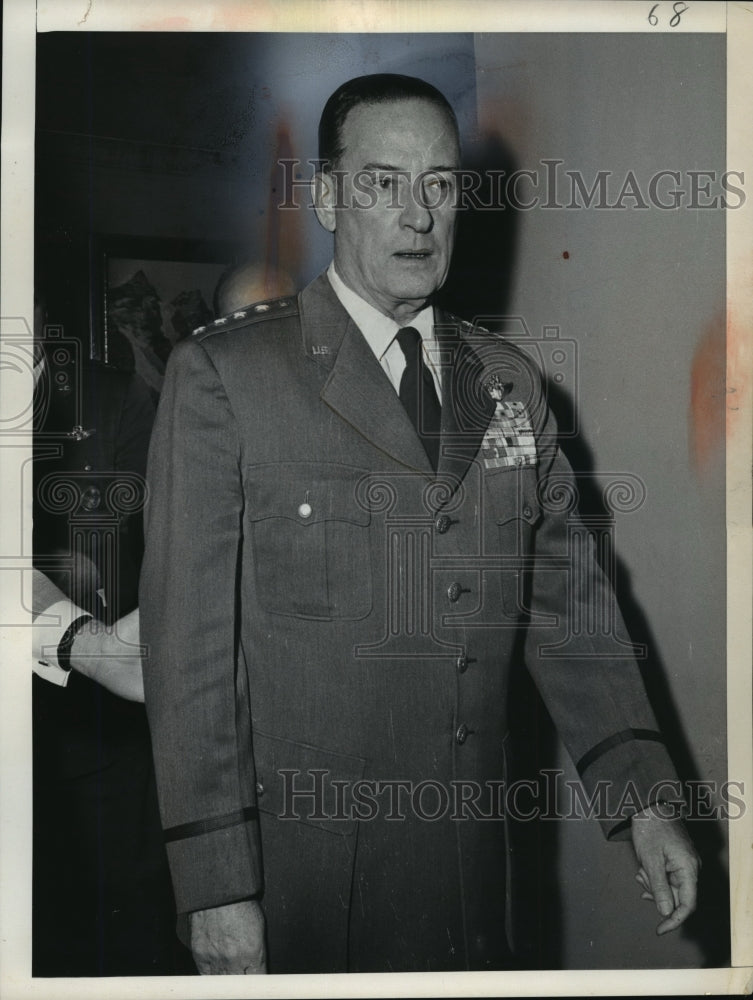 1957 Press Photo Gen Thomas White Updates National Press on Ballistic Missiles