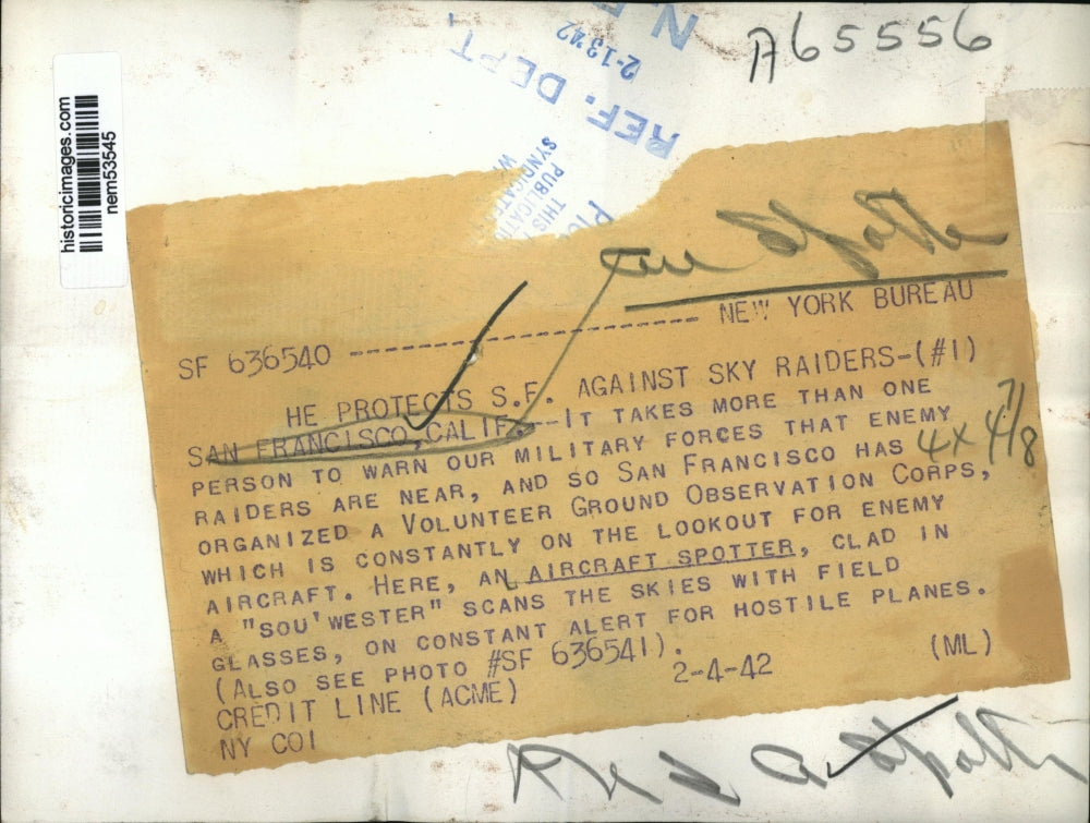 1942 Press Photo Aircraft Spotter Clad in "Sou'Wester" Scans Skies for Planes