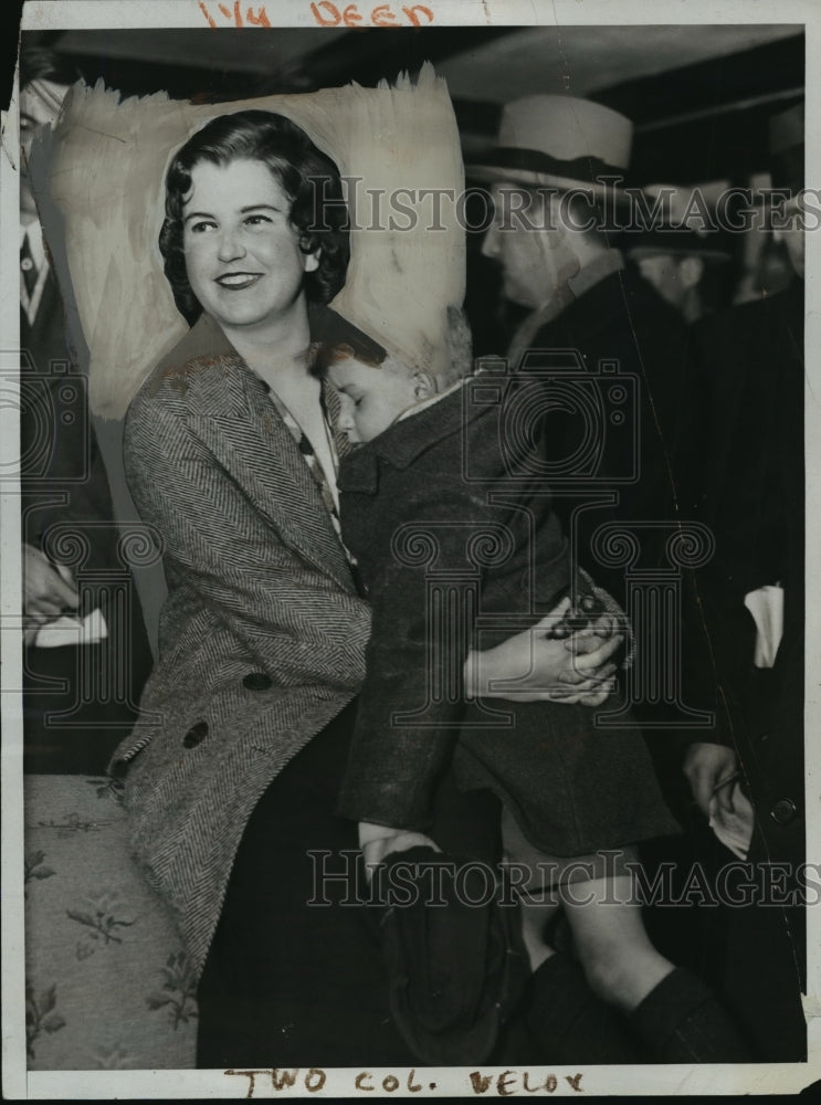 Load image into Gallery viewer, 1934 Press Photo Nila Cram Cook and son aboard the "City of Elwood" Freighter
