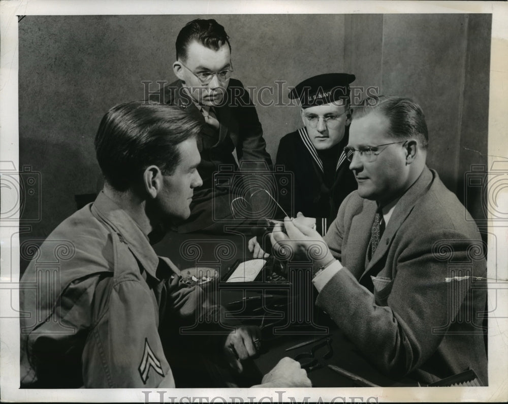 1944 Press Photo Optical Service Club of Chicago at Service Men and Women Center