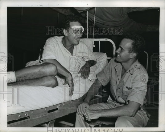 1943 Press Photo Second Lt. Edgar A. Green with Major W. Horn - nem53913