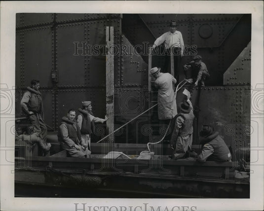 1944 Press Photo "Duck" Trip to Sell War Bonds at "The Club" - nem53919