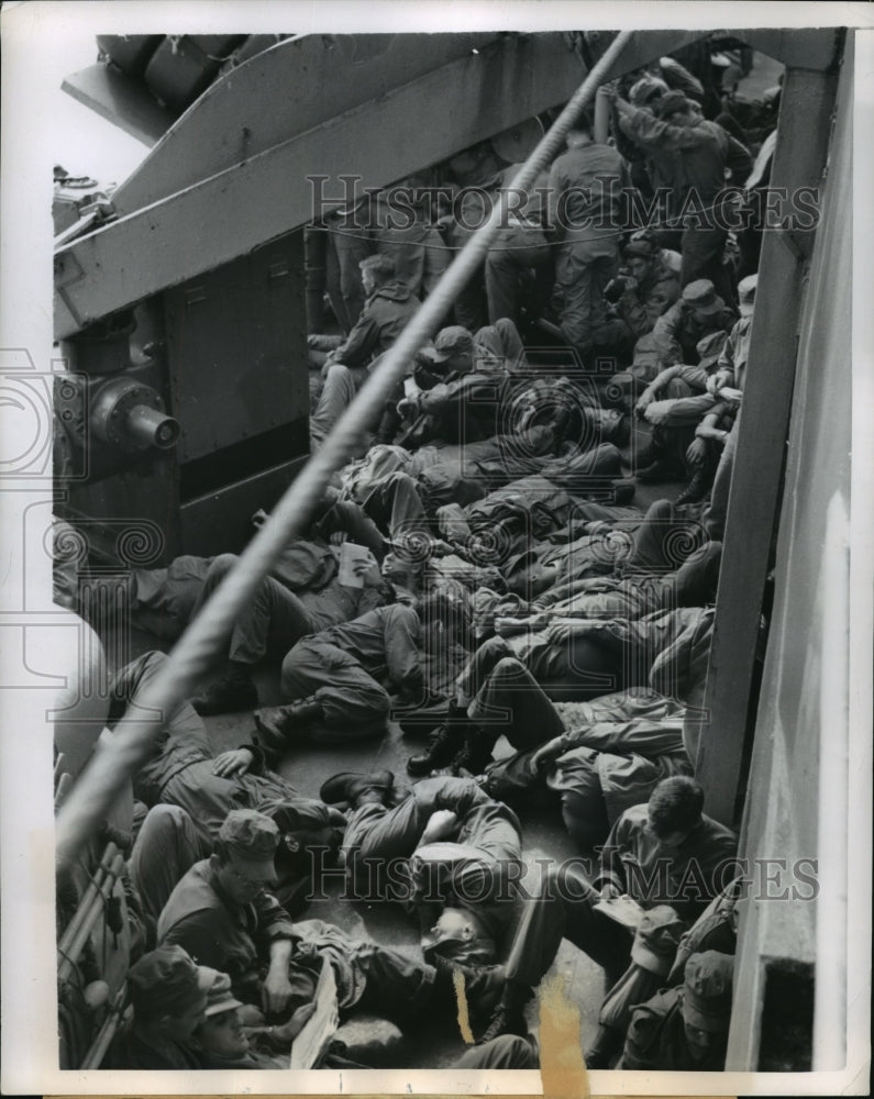 1951 Press Photo Deck of the General Hann with GIs sleeping on deck at sea- Historic Images