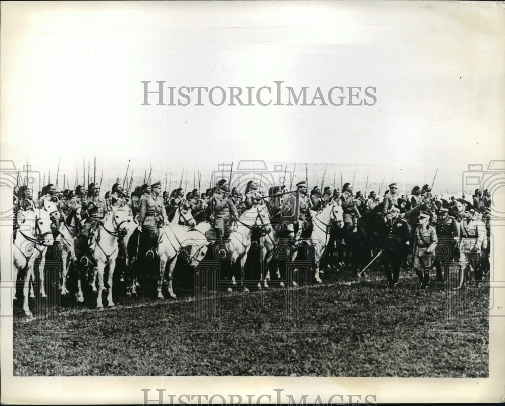 1937 Press Photo King Victor Emmanuel reviews Italian Native Colonial Troops