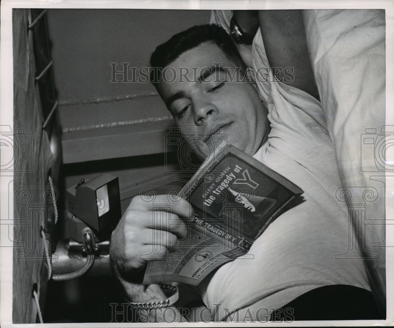 Load image into Gallery viewer, 1955 Press Photo Individual Reading Lights On Each Bunk First For Haverfield
