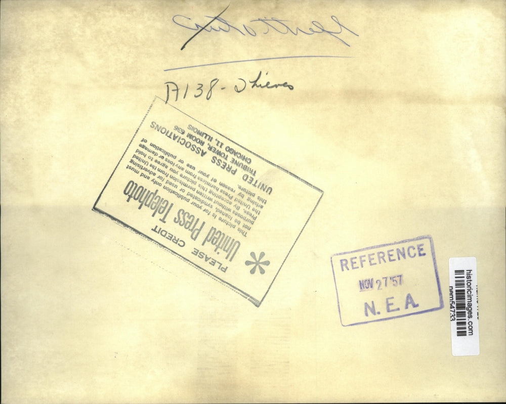 1957 Press Photo Kansas City Policemen inspect the remains of a stollen Mercury