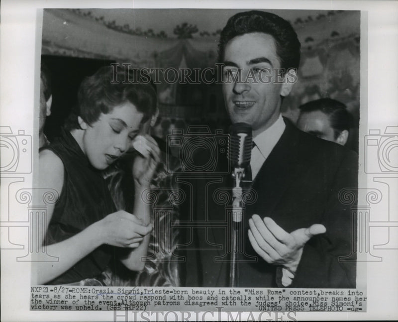 Load image into Gallery viewer, 1954 Press Photo Grazia Simoni cries when she wins Miss Rome contest - nem54850
