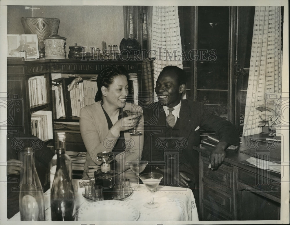 1939 Press Photo Mlle Xuan Madeselaire and a friend at Paris Cocktail Party