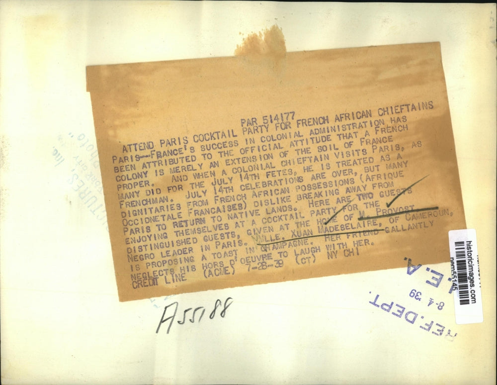 1939 Press Photo Mlle Xuan Madeselaire and a friend at Paris Cocktail Party