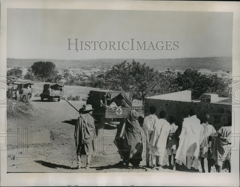 Load image into Gallery viewer, 1936 Press Photo The British Red Cross trucks arrive in Harar from Kenya Colony
