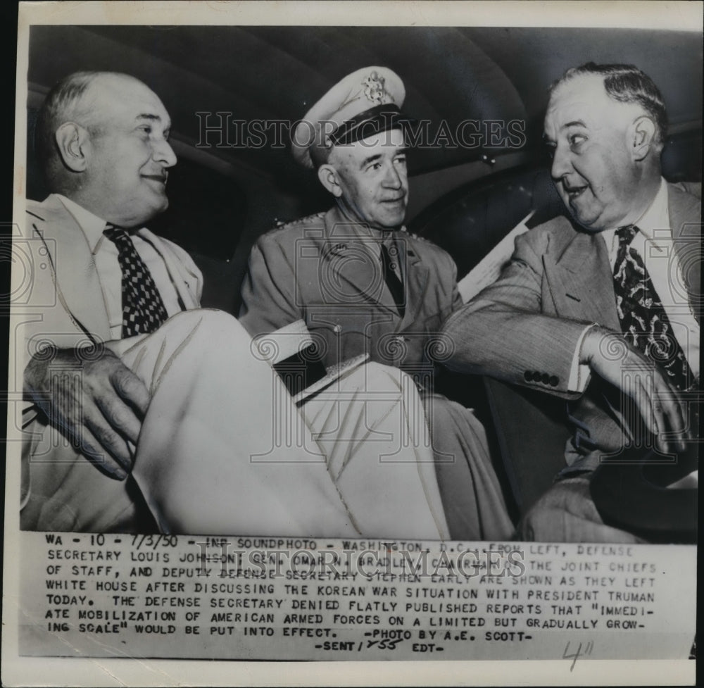 1950 Press Photo American Armed Force officials discuss the Korean War situation