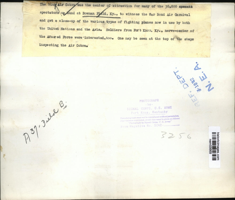 1942 Press Photo Spectators inspecting the Tiny Air Cobra at Bowman Field Ky.