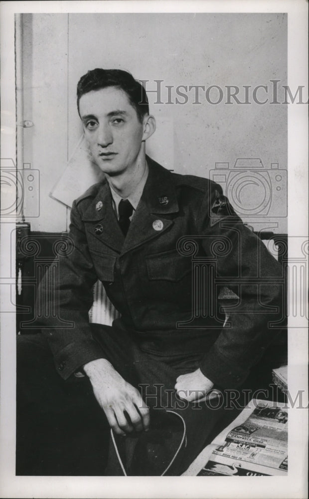 Load image into Gallery viewer, 1951 Press Photo Private James Dever of Cleveland Ohio in his uniform
