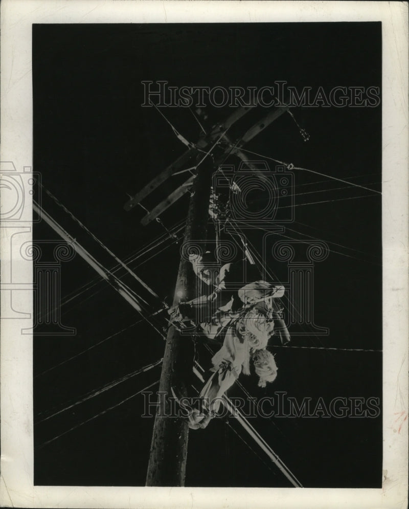 Load image into Gallery viewer, 1945 Press Photo Carbine Part of Equipment of U.S. Army Signal Corps Repair Man
