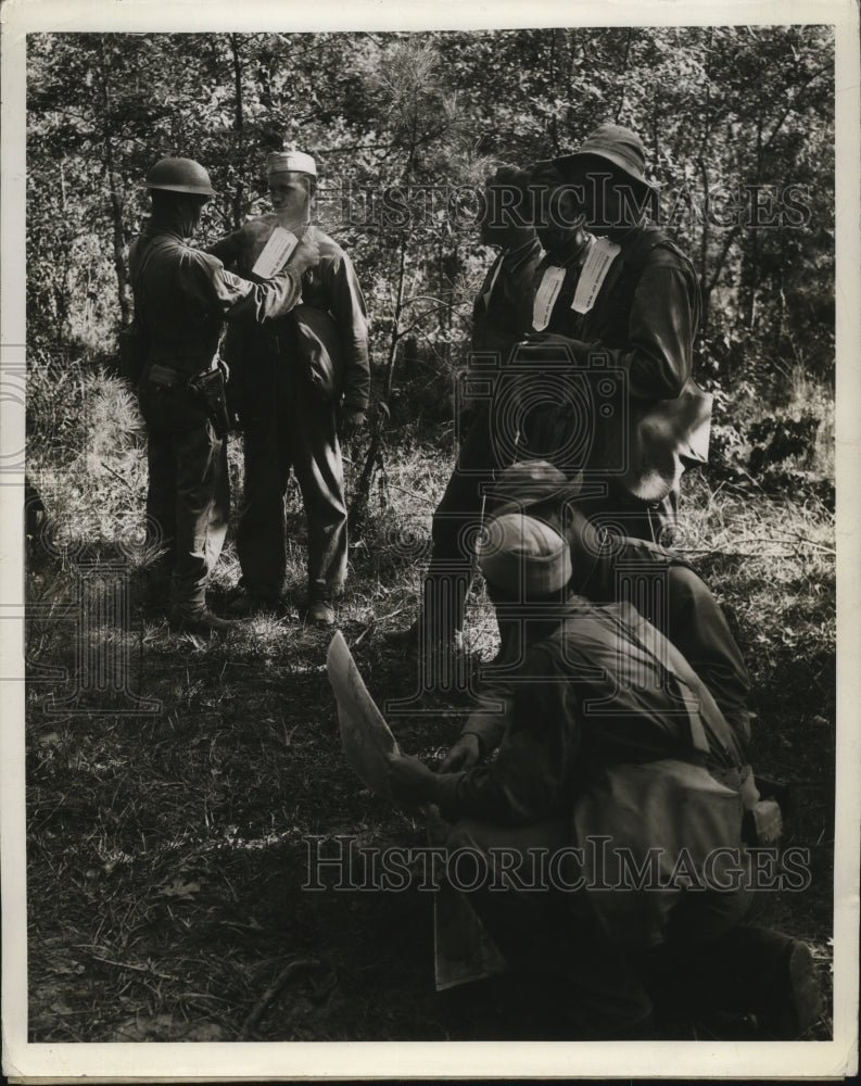 1942 Press Photo Prisoners of War Examined at Third Army Maneuvers in Louisiana