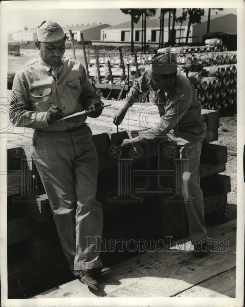 1942 Press Photo James Garlick and Nabor Beltran of the Advance General Depot- Historic Images