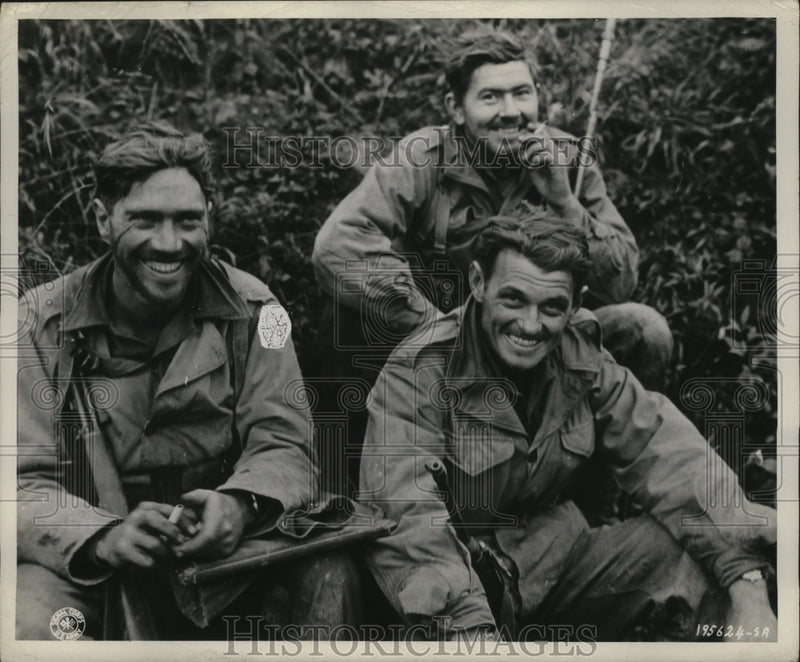 Load image into Gallery viewer, 1944 Press Photo American Soldiers en route to a Rest Camp - nem56805
