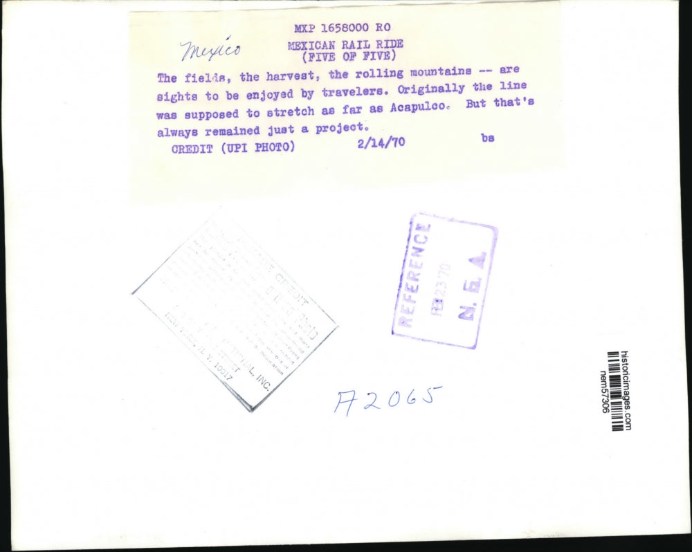 1970 Press Photo Rolling Mountains are Sights to be Enjoyed by Mexican Rail Ride