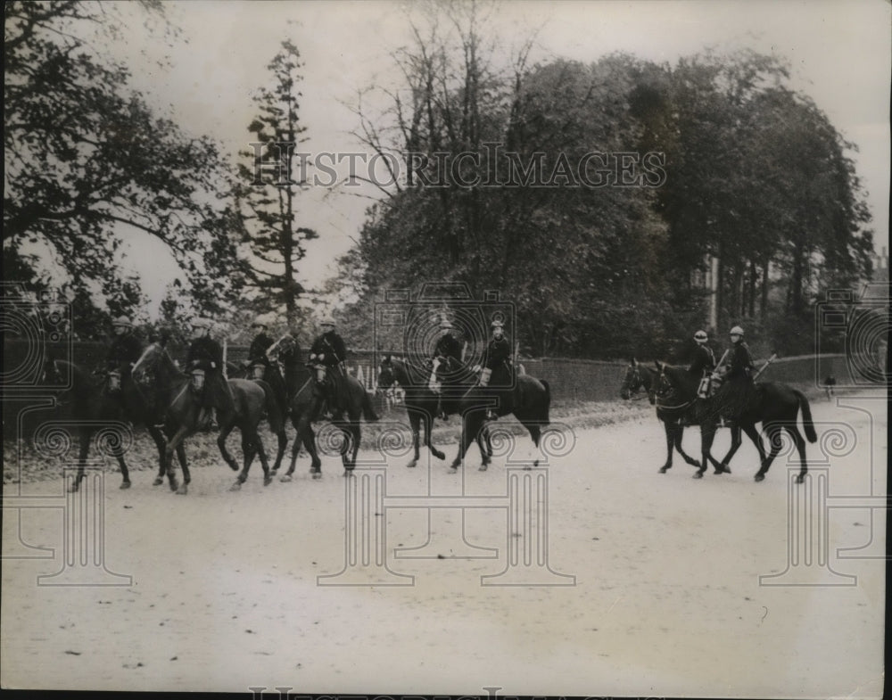 1936 Press Photo Mounted troops ride into Brussels to deal with rioters