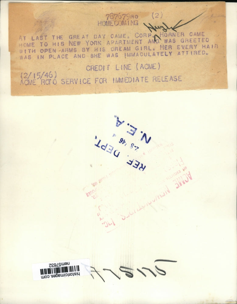 1946 Press Photo Corporal Hugh Horner greets mannequin in New York apartment