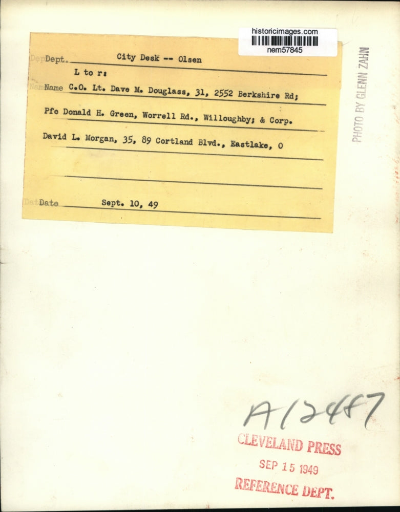 1949 Press Photo American Soldiers help wounded comrades - nem57845