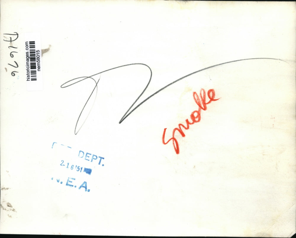 1951 Press Photo Black smoke rises from the demolition of the Hungnam Docks