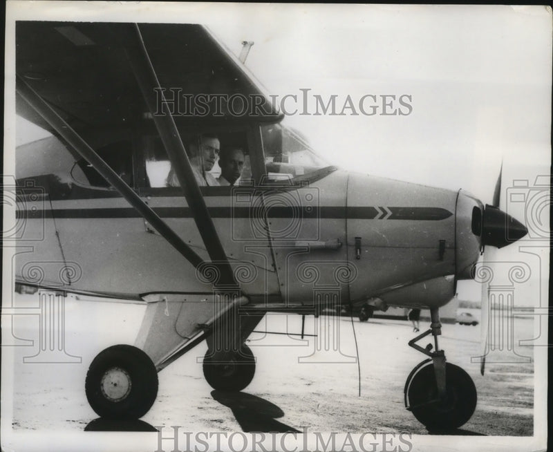 Load image into Gallery viewer, 1959 Press Photo Boxing champion Johansson learns to become a licensed pilot
