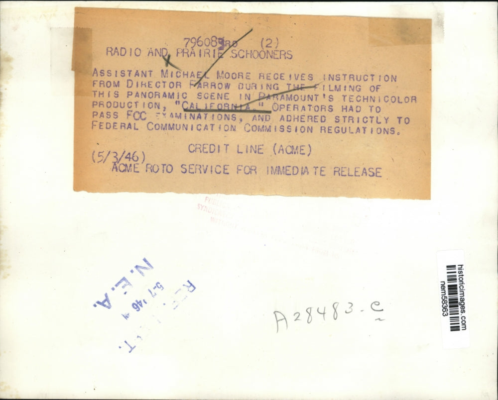 1946 Press Photo Asst Michael Moore & director Farrow on set for Caloifornia