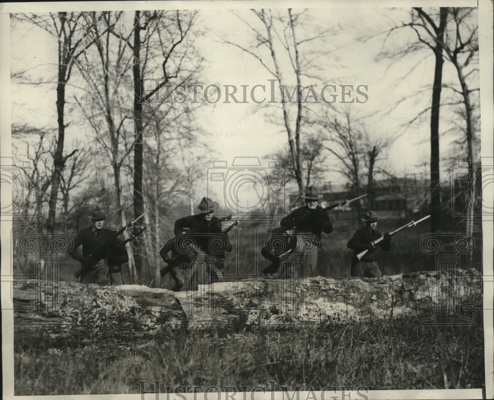 1930 Press Photo Cadets of Pennsylvania Military Academy Advancing on the Enemy