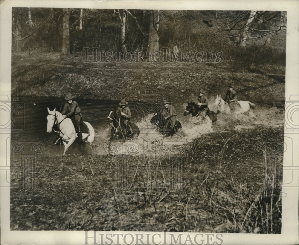 1932 Press Photo Cadets of Penn Military College Plunge Through Ridley Creek