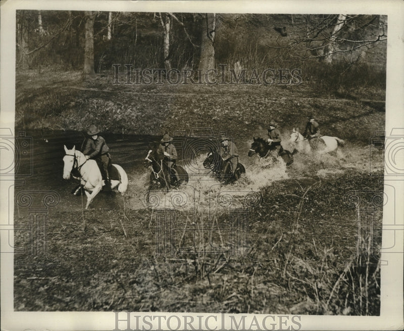 Load image into Gallery viewer, 1932 Press Photo Cadets of Penn Military College Plunge Through Ridley Creek
