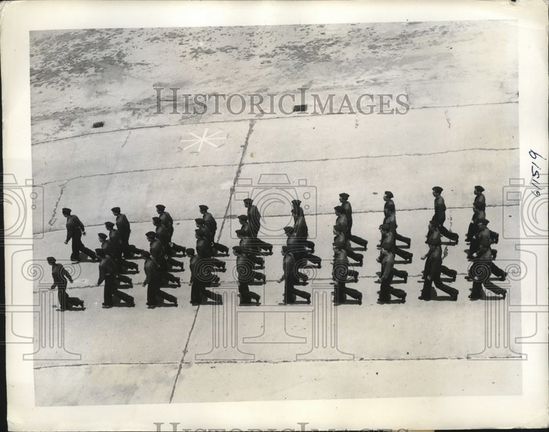Load image into Gallery viewer, 1941 Press Photo Cadets graduate Southeast Air Corps Training Center
