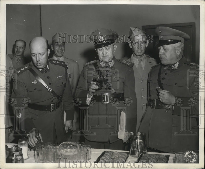 Load image into Gallery viewer, 1943 Press Photo Brazil Minister of War in San Antonio Army Service Forces Depot
