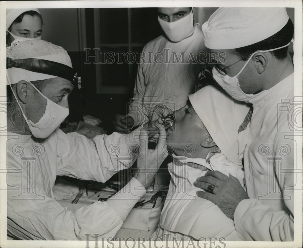 1942 Press Photo Major James E.Dollard performed the actual Operation