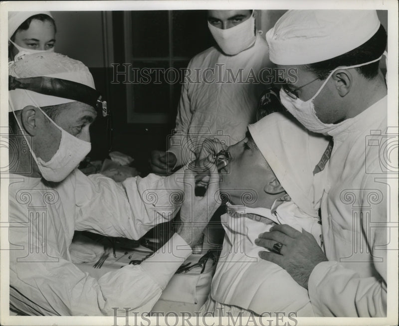 Load image into Gallery viewer, 1942 Press Photo Major James E.Dollard performed the actual Operation
